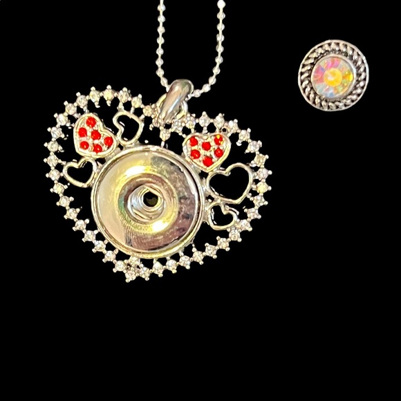 GORGEOUS HEART WITH SMALL RED CRYSTAL HEARTS SNAP BUTTON PENDANT SILVER NECKLACE - Picture 9 of 9